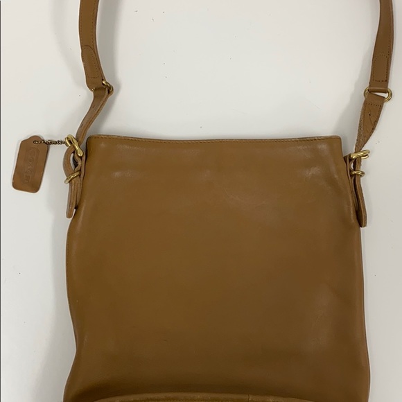 Coach Handbags - Leather Coach shoulder Bag